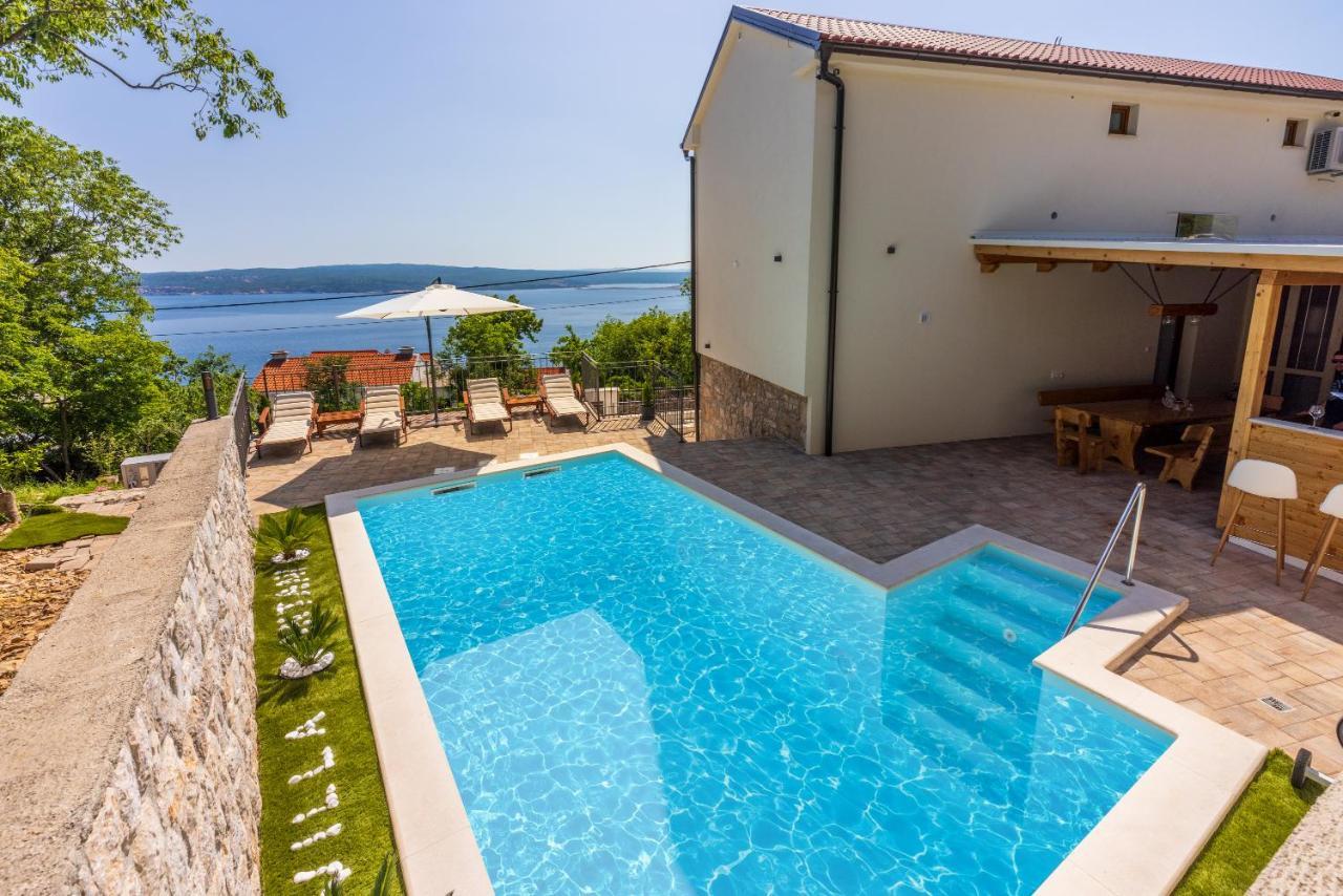 Antani With Heated Pool, Sauna & Jacuzzi Vila