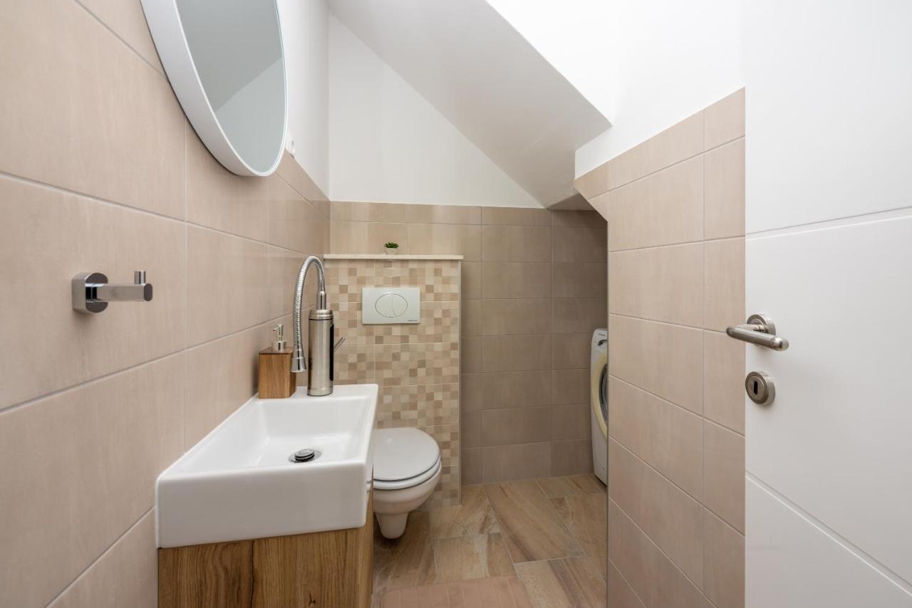 Antani With Heated Pool, Sauna & Jacuzzi