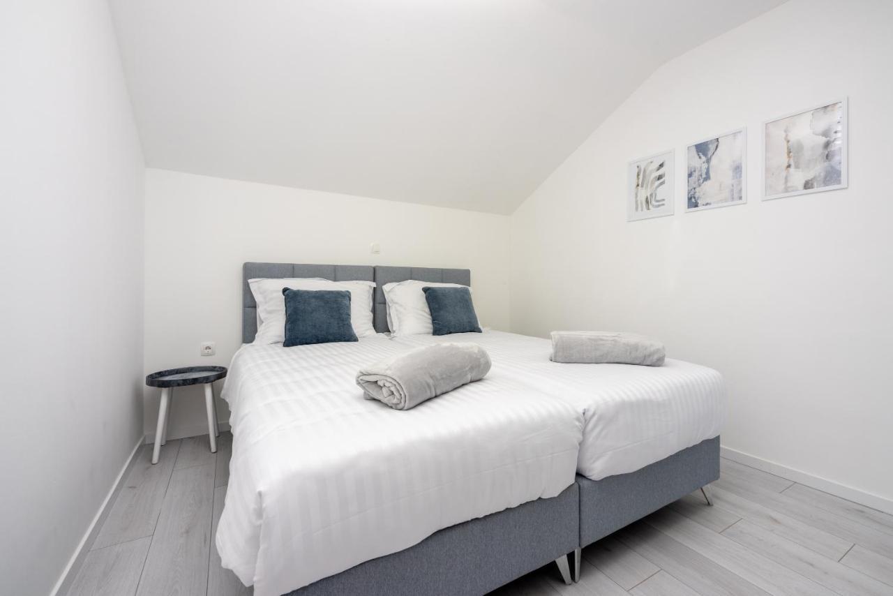 Antani With Heated Pool, Sauna & Jacuzzi Vila *