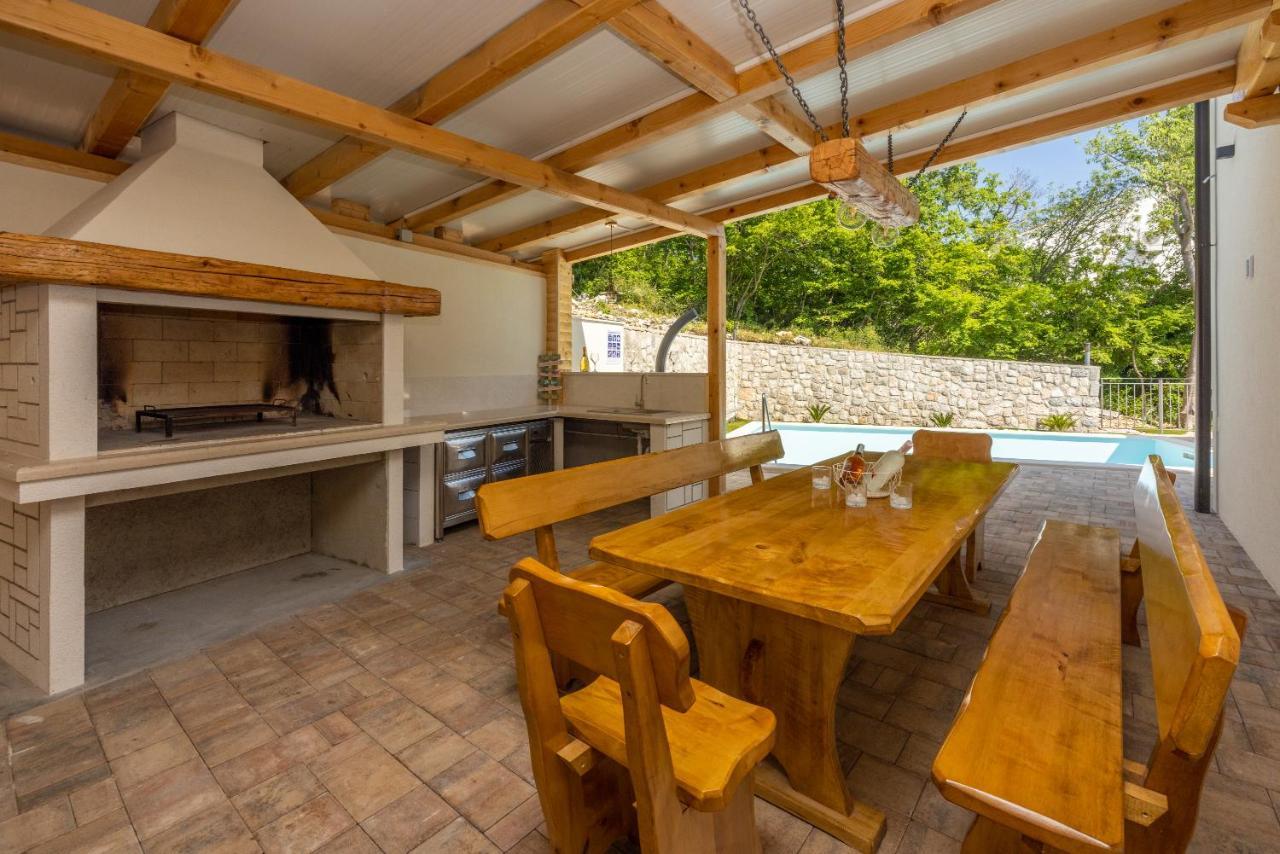 Vila Antani With Heated Pool, Sauna & Jacuzzi *
