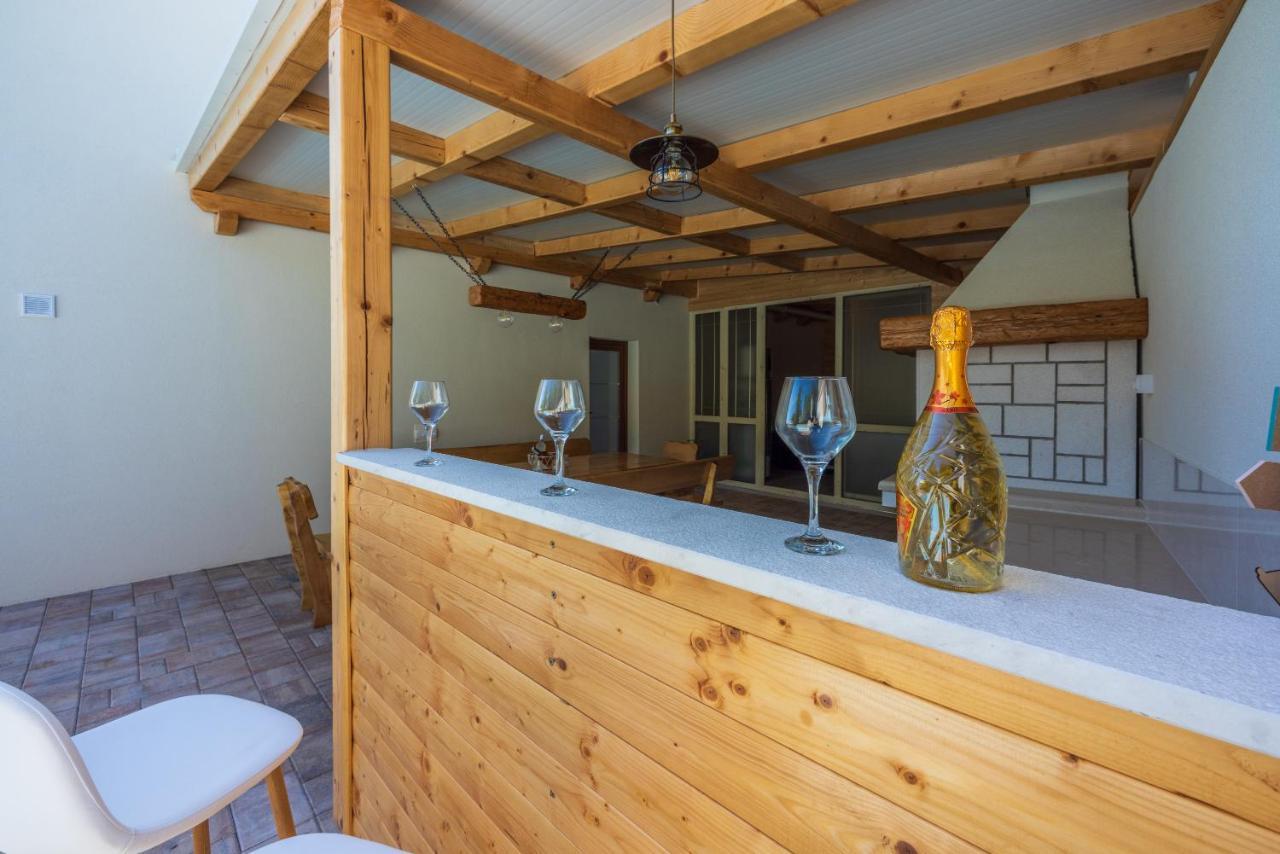 Antani With Heated Pool, Sauna & Jacuzzi Vila
